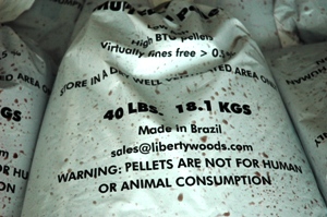 Açaí apreendido estava em sacos de produtos químicos (Foto: Divulgação/ Sup. Agricultura AM)