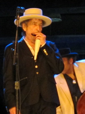 Bob Dylan e seu quinteto (Foto: G1)