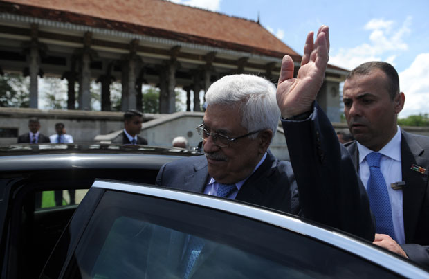 O presidente palestino, Mahmud Abbas, em visita a Colombo, no Sri Lanka, nesta terça-feira (17) (Foto: AFP)