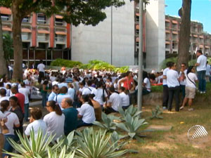 Professores fazem manifestação na sede da Governadoria, em Salvador (Foto: Reprodução/TV Bahia)