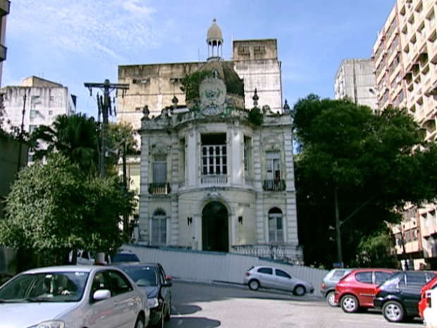 Prédio da antiga Assembleia Legislativa está abandonado, no Espírito Santo (Foto: Reprodução/TV Gazeta)