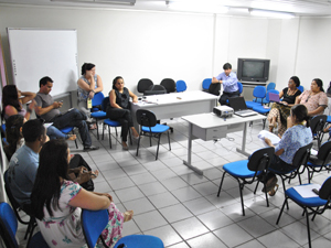 Técnicos discutem formação para professores indígenas (Foto: Orcenil Jr.)