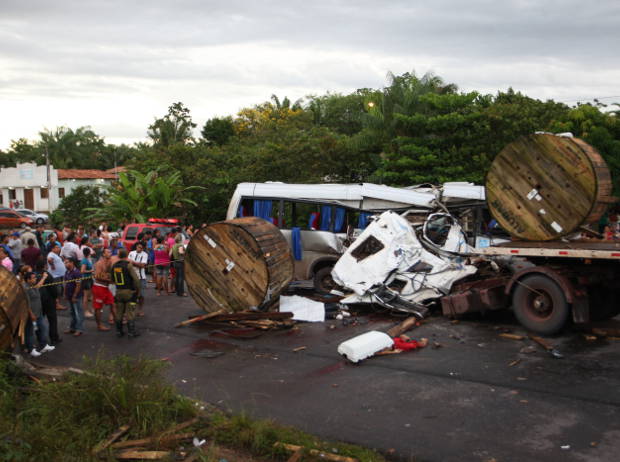 Acidente na Alça Viário, no Pará, deixa nove mortos e quinze feridos (Foto: Henrique Felício/O Liberal)