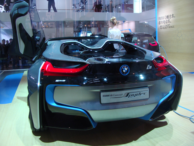 BMW i8 Concept Spyder é o mais novo protótipo híbrido do grupo alemão (Foto: Paula Ramón/G1)