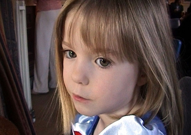 A polícia britânica afirmou nesta quarta-feira que existe uma "possibilidade" de que Madeleine McCann, a menina desaparecida em 2007 durante as férias em Portugal, esteja viva e pediu às autoridades deste país a reabertura do caso.   "Acreditamos sinceram (Foto: AP)