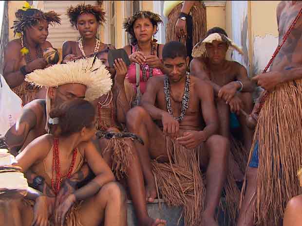 Índios invadem Funasa (Foto: Reprodução/TV Bahia)