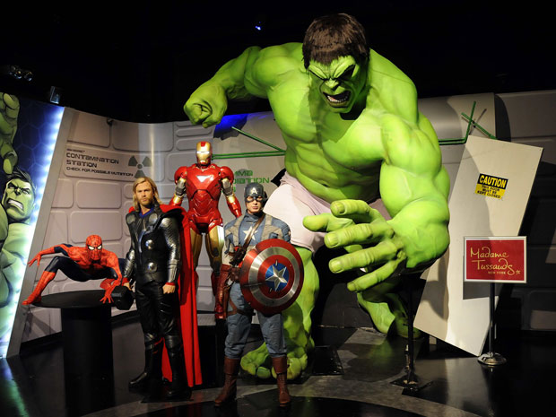 O museu de cera Madame Tussauds, em Nova Iorque, nos Estados Unidos, revelou nesta quinta-feira (26) uma exposição com personagens do filme "Os Vingadores". Baseada nas histórias em quadrinhos do universo Marvel, a exposição exibe réplicas do Homem-Aranha, Thor, Homem de Ferro, Capitão América e Hulk. (Foto: REUTERS/Keith Bedford)