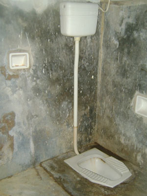 Agentes têm que usar sanitário de cela em Canhotinho (Foto: Divulgação/Sinpol)