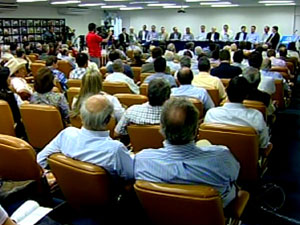 Deputados, vereadores e secretários se reunem durante a Expozebu (Foto: Reprodução/ Tv Integração)