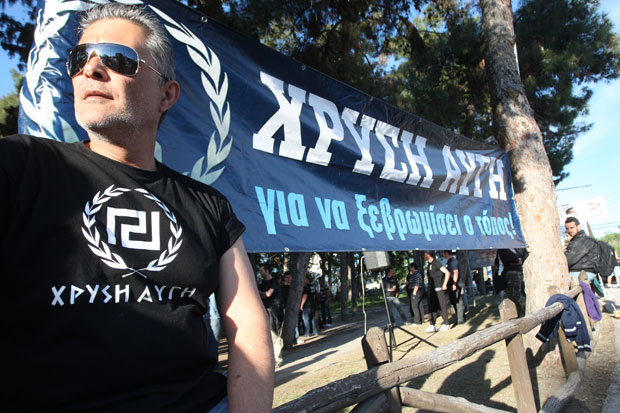 Acusado de 'neonazista', o partido Amanhecer Dourado nega o rótulo e deve apresentar crescimento em relação às últimas eleições (Foto: Sakis Mitrolidis/AFP)