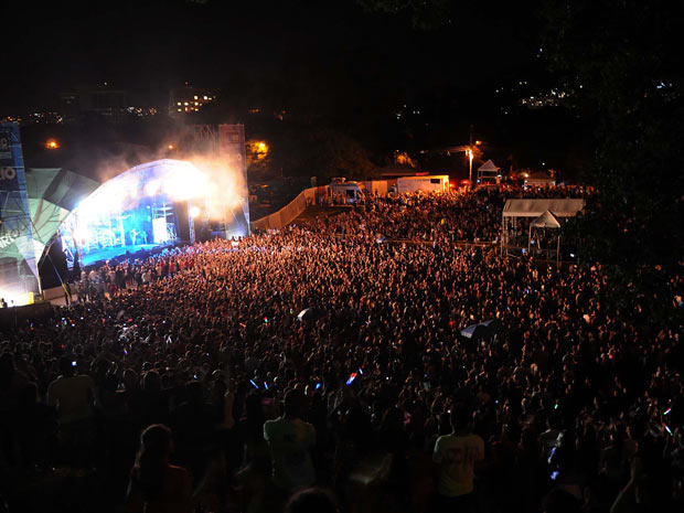 Multidão assiste ao show de Luan Santana (Foto: Alexandre Durão/G1)