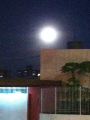 Lua Cheia no Bairro Dionísio Torres, em Fortaleza (Foto: Diana Vasconcelos/G1 CE)