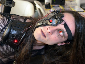 O Cyberpunk veio do futuro para a Feira do Livro (Foto: Tiago Campos / G1)