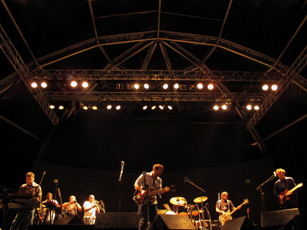 Banda Los Hermanos se apresentou em Brasília neste sábado (5) (Foto: G1)