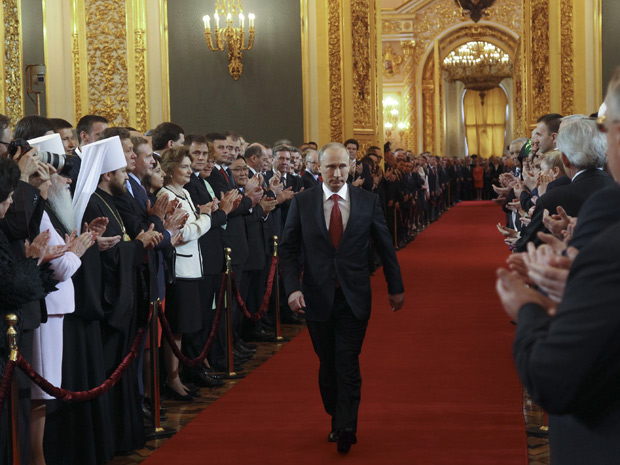 Putin durante cerimônia de posse  (Foto: Reuters)