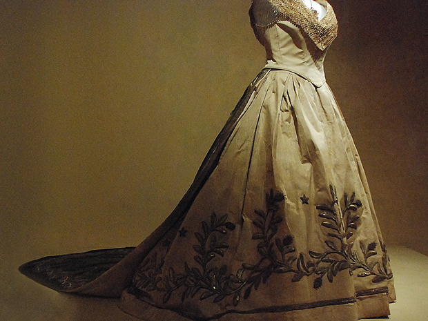 vestido que a princesa isabel assinou lei áurea (Foto: Ingrid Maria Machado/G1)
