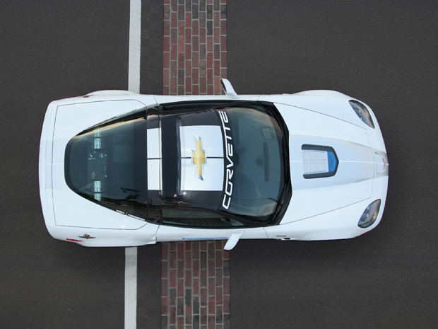 Edição comemorativa do Corvette é o pace car de 2012 das 500 Milhas de Indianápolis (Foto: Divulgação)