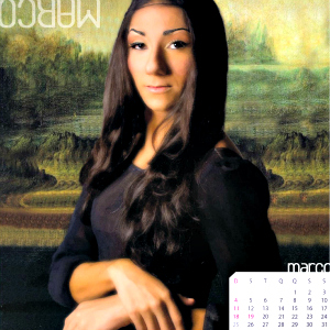 Pintura clássica de Da Vinci ganha versão "Mona" em calendário. (Foto: Translendário/Divulgação)