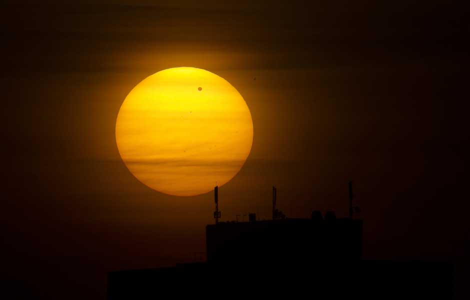 Vênus passa entre a Terra e o Sol: Berlim, na Alemanha.