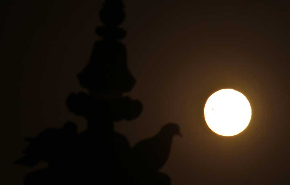 Vênus passa entre a Terra e o Sol: Nepal.