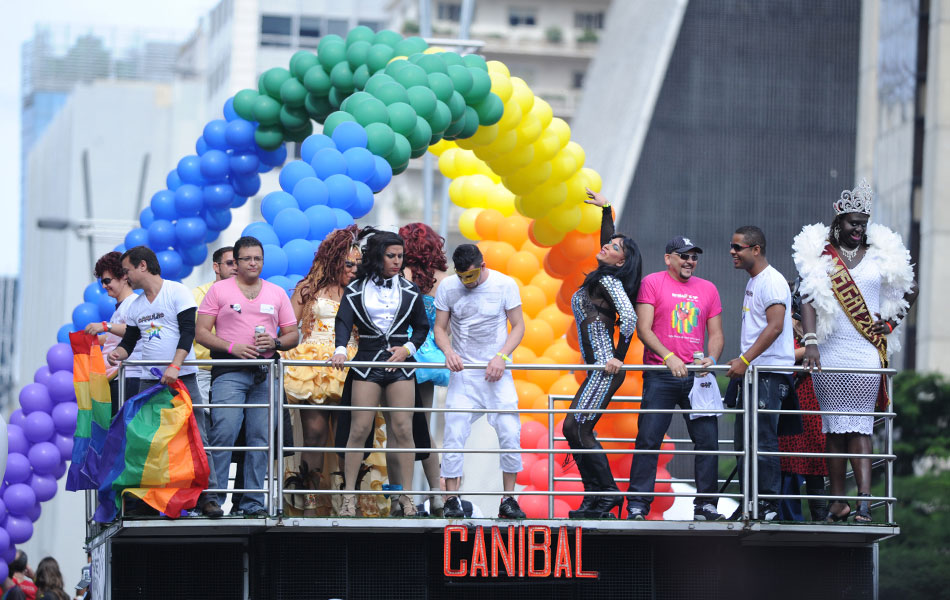 Ao todo, 14 trios elétricos cruzaram a Avenida Paulista durante a Parada Gay