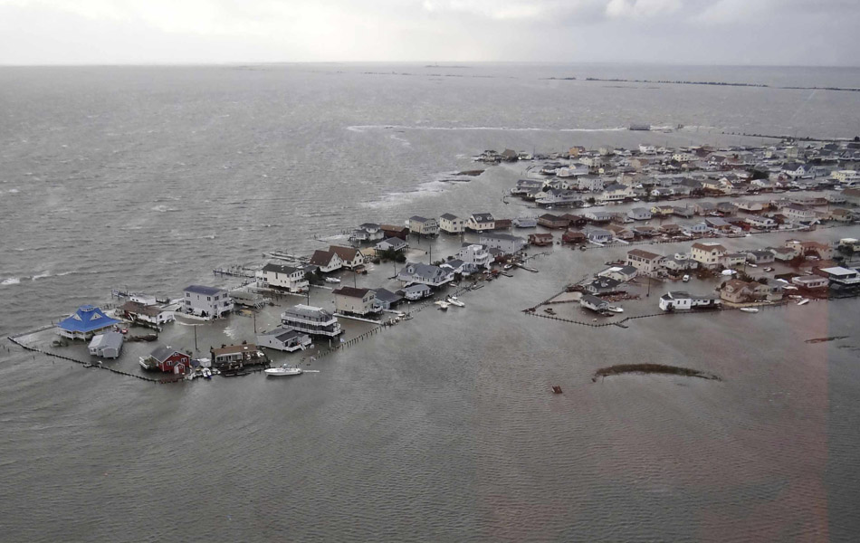30 de outubro - Imagem aérea mostra casas inundadas depois que a supertempestade Sandy atingiu a costa sul de Nova Jersey.