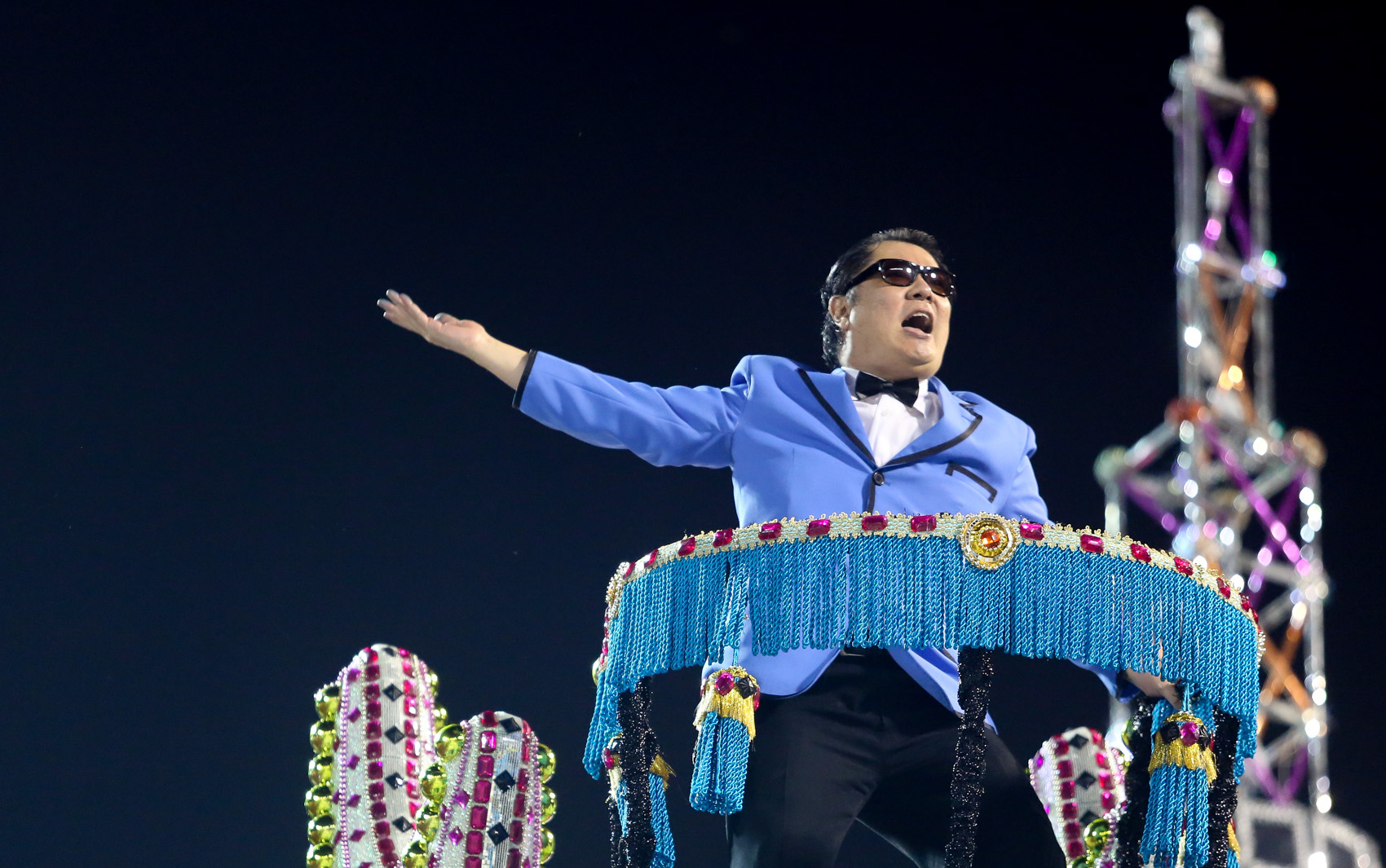 Desfile da Unidos de Vila Maria teve direito até a cover do cantor coreano Psy