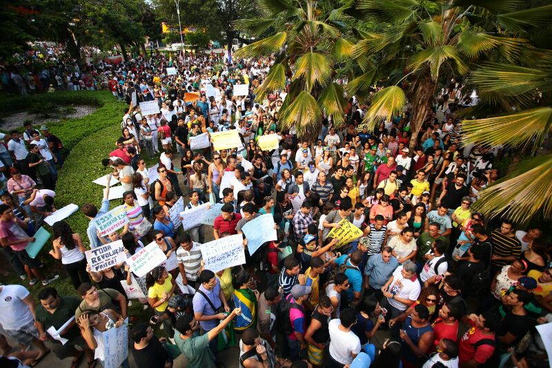 Maceió - Manifestantes tomam a Praça do Centenário
