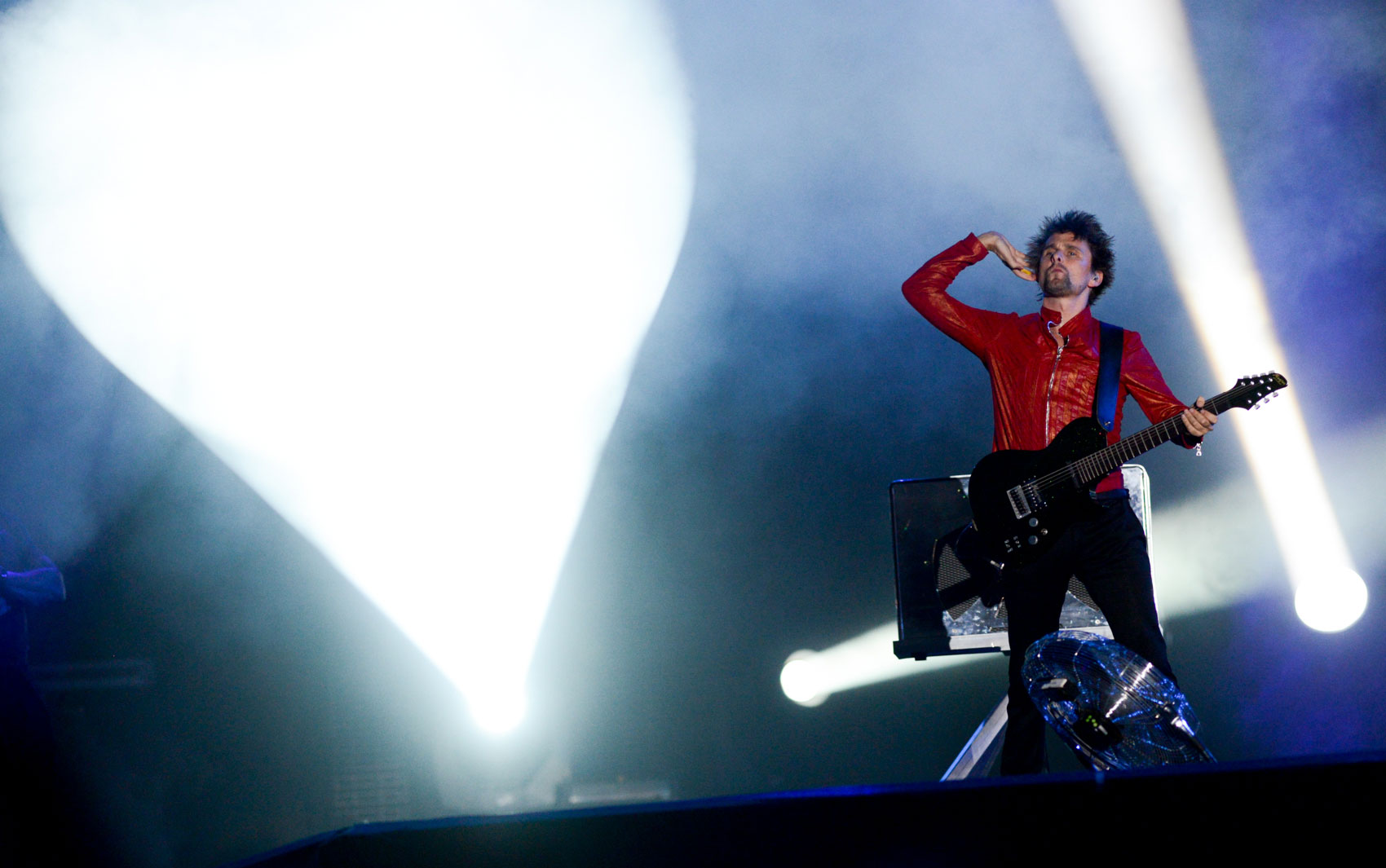 O vocalista Matthew Bellamy durante show do Muse no Palco Mundo