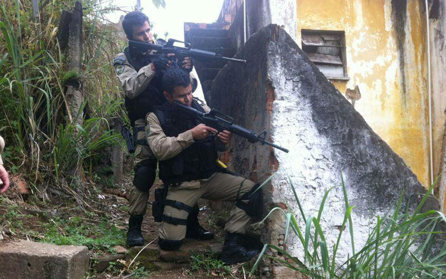 Agentes da Polícia Rodoviária Federal ocupam Conjunto de Favelas do Lins