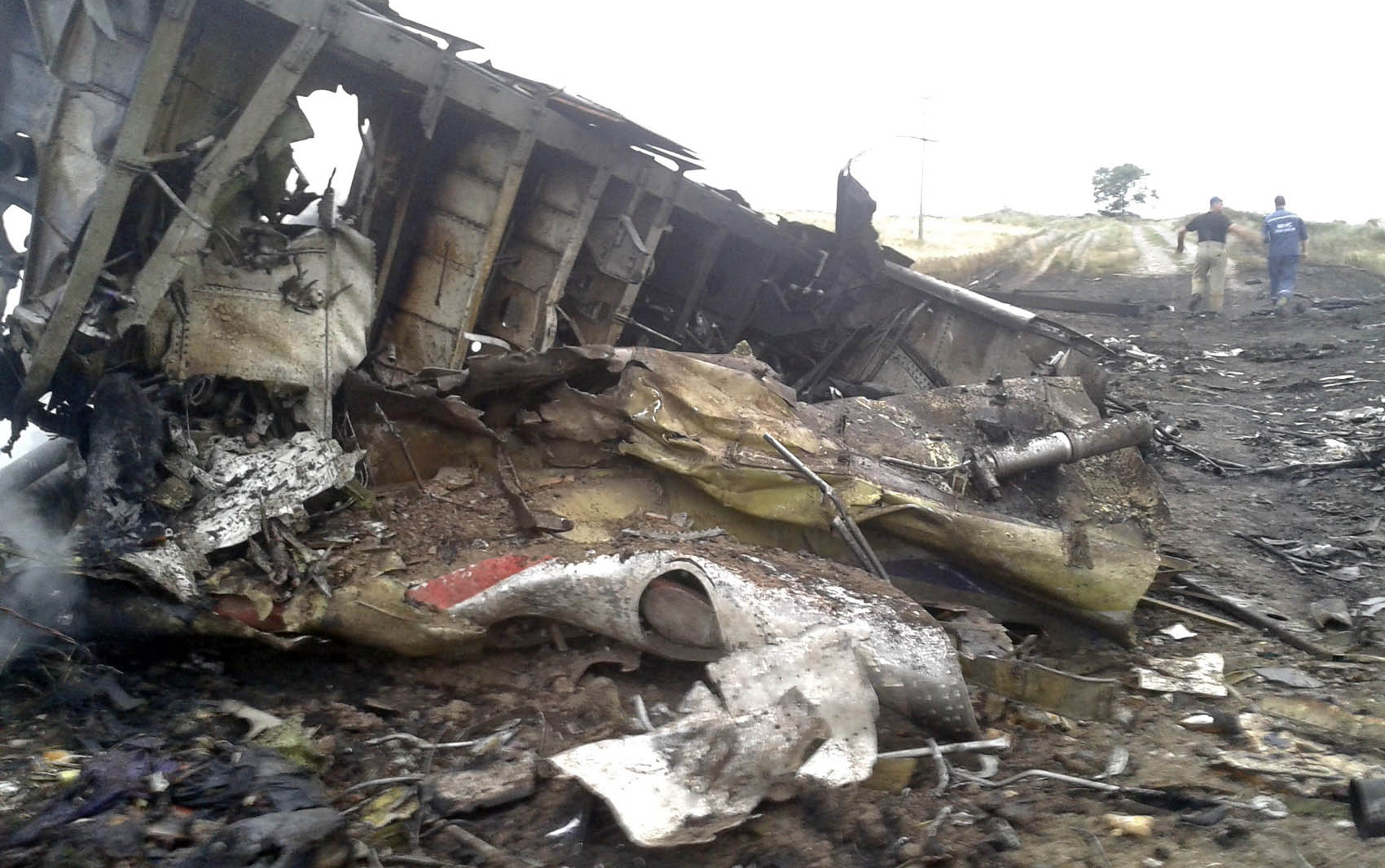 Avião da Malaysia Airlines com 295 pessoas a bordo cai na Ucrânia