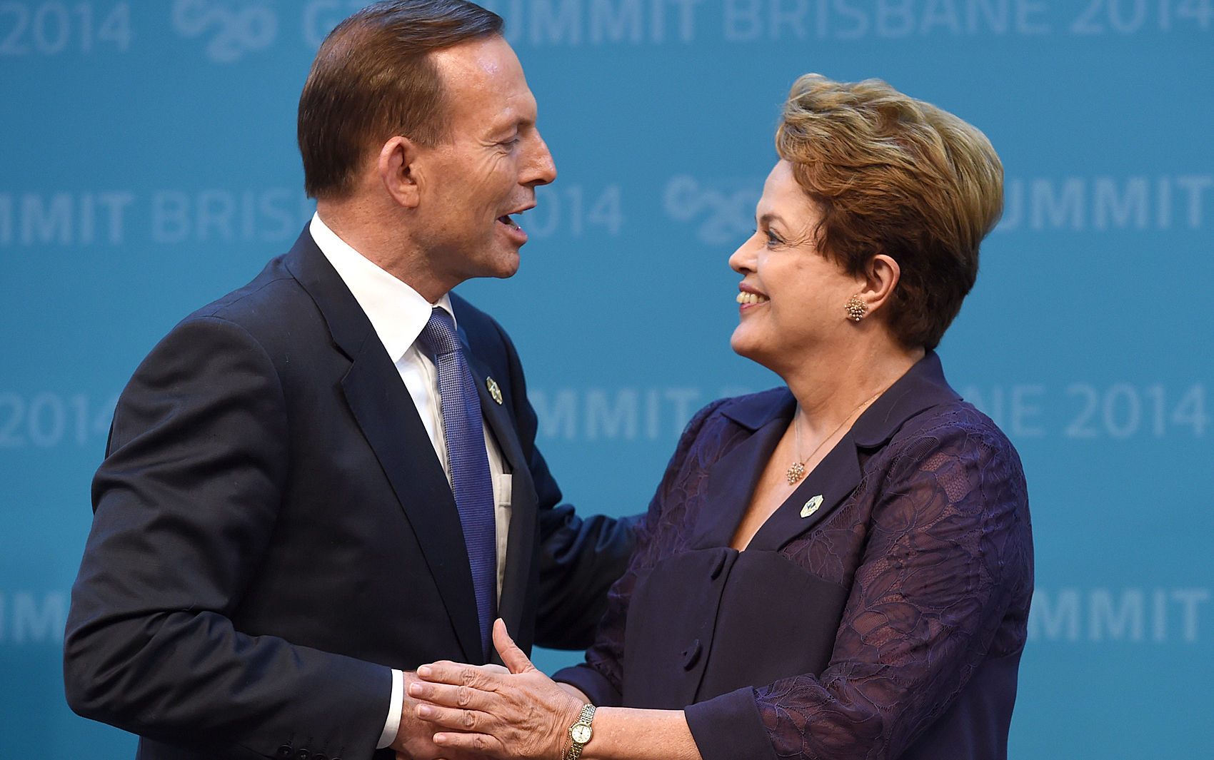 Primeiro-ministro australiano Tony Abbott cumprimenta Dilma Rousseff na chegada ao encontro do G20