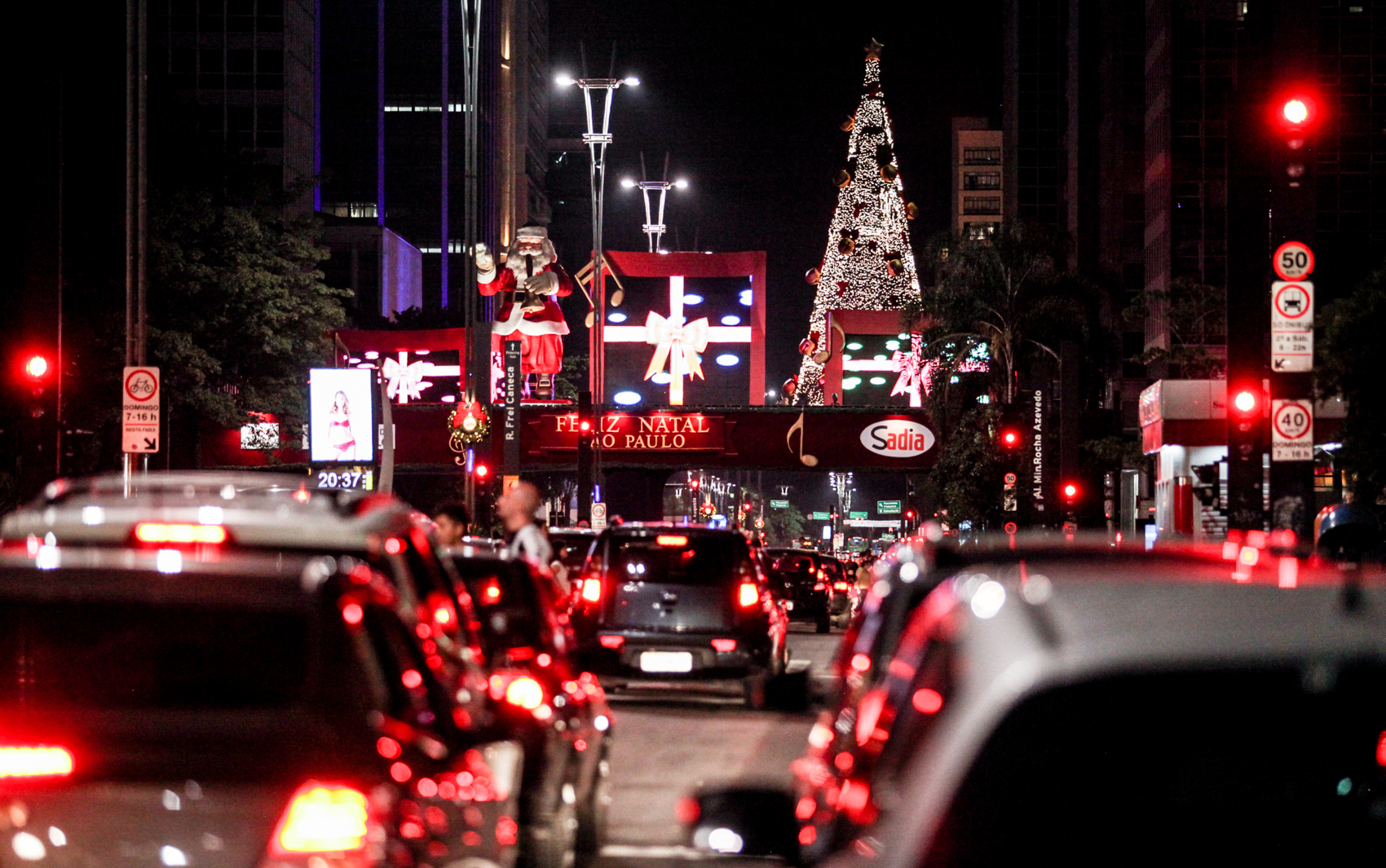 Por Onde Vamos: Já esta montada a decoração de natal da Avenida Paulista em São  Paulo