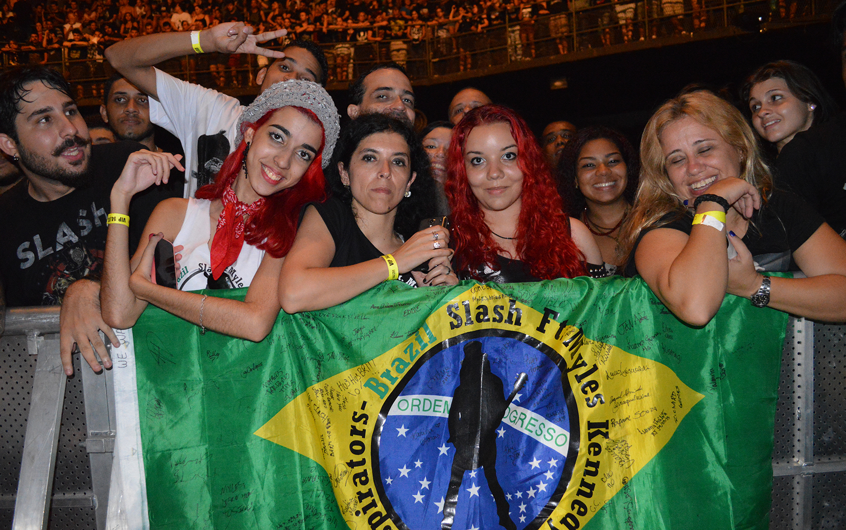 SLASH: Fã-clube da banda aguarda início do show no Rio