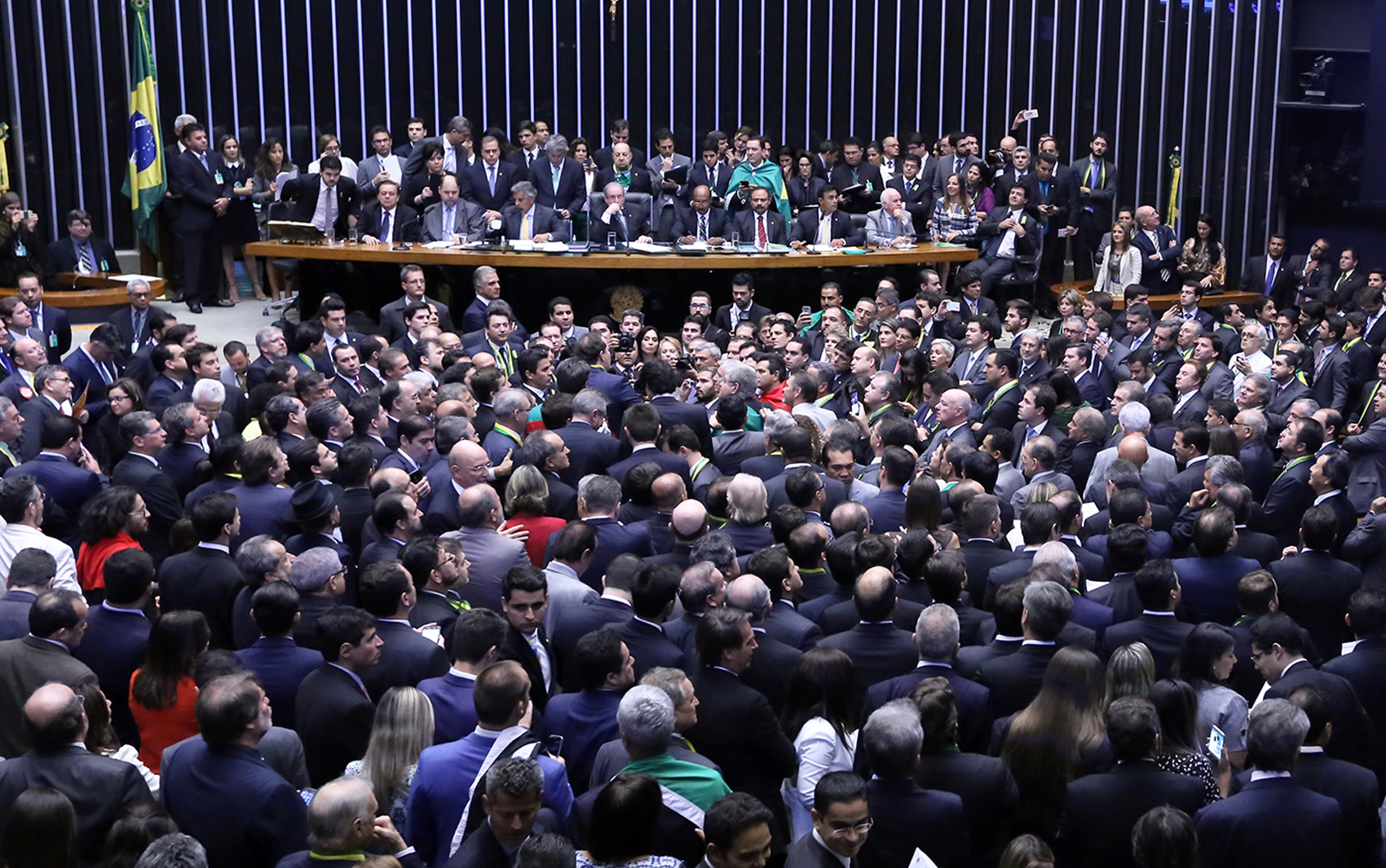Deputados votam durante sessão do impeachment da presidente Dilma Rousseff na Câmara dos Deputados, em Brasília