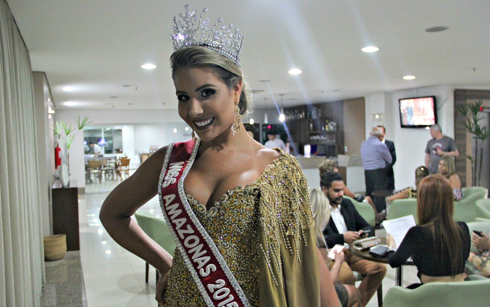 Miss Amazonas 2015, Carol Toledo, posa antes de evento