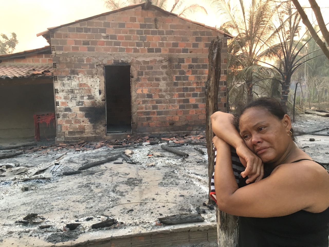 Francisca Pereira perdeu sua casa para o fogo, no Piauí