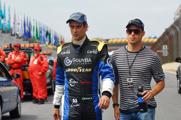 Marcello Antony e Cauã Reymond momentos antes da largada
 da corrida de Stock Car, em São Paulo
