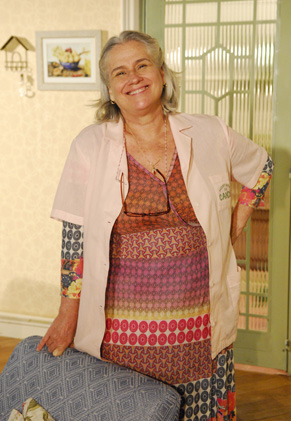 Candê (Vera Holtz) em sua casa no Tatuapé