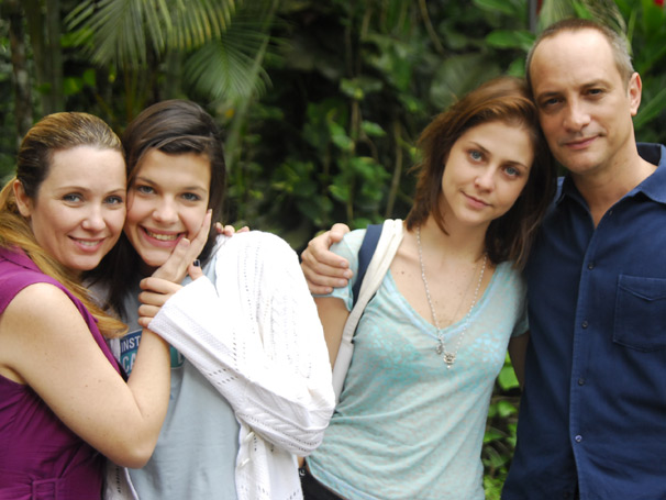 Sílvia (Adriana Martinuzzo), Nanda (Giovana Echeverria), Cristiana (Cristiana Peres) e Antônio (Sergio Mastropasqua)