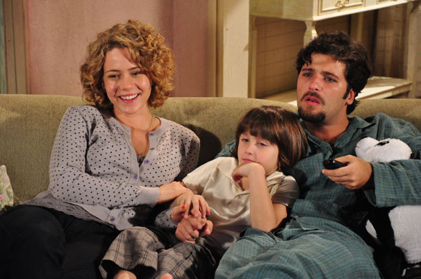 A vida em família que Agostina (Leandra Leal) tanto esperava é ameaçada por Mimi (Marcelo Médici)