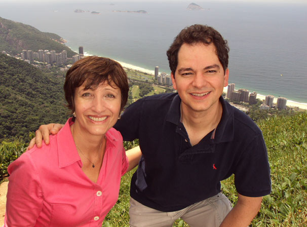 Sônia Bridi entrevistou Carlos Saldanha na rampa de voo livre da Pedra Bonita em São Conrado, no Rio de Janeiro