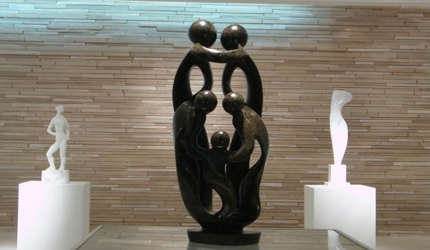 Escultura de uma família com três filhos foi a base da abertura de Insensato Coração  (Foto: Divulgação TV Globo)
