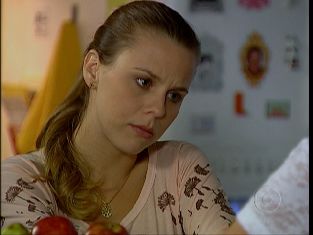 Catarina relembra momentos com Pedro (Foto: Reprodução/ TV Globo/ Malhação)