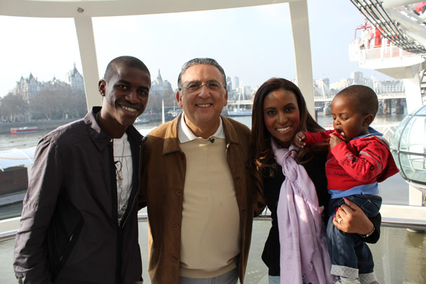 Galvão Bueno encontra Ramires, a esposa e o filho em Londres; entrevista vai ao ar neste domingo, 17 (Foto: Divulgação TV Globo)