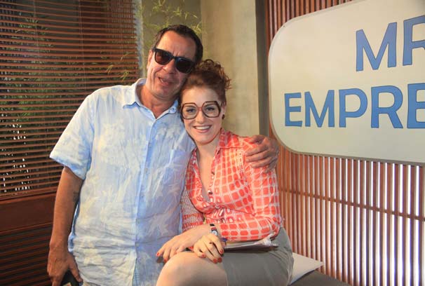 José Lavigne e Alessandra Maestrini posam nos bastidores das gravações de Batendo Ponto (Foto: TV Globo/Rafael França)
