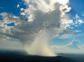 Projeto Rios Voadores: Ao alcançar o Centro-Oeste, Sudeste e Sul do Brasil, as massas de ar úmido podem se transformar em chuvas (Foto: Divulgação / Margi Moss)