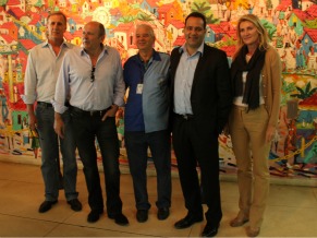 Visita de executivos da ICAP ao Espaço Criança Esperança, no morro do Cantagalo (Foto: Divulgação)