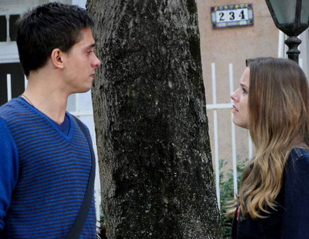 Catarina confessa a Guilherme que ainda é apaixonada por Pedro (Foto: TV Globo/ Malhação)