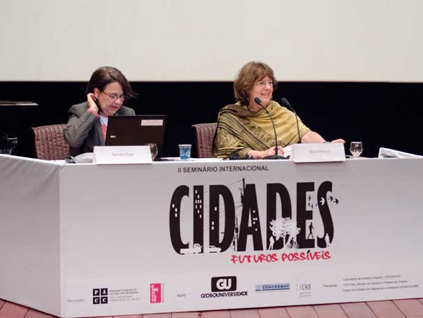 Ricardo Henriques e Heloisa Buarque de Hollanda conversam com o público (Foto: Kiko Cabral)